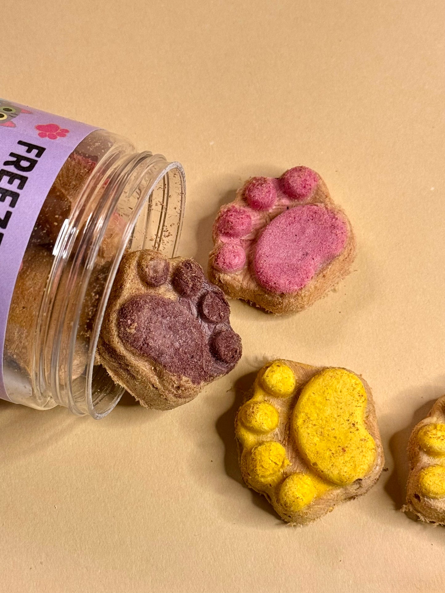 Freeze dried chicken paws