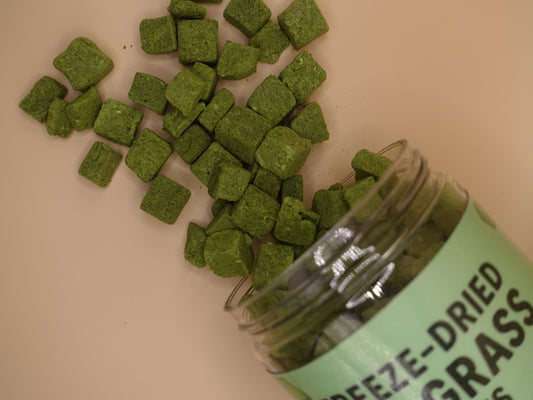 Freeze dried cat grass tubs