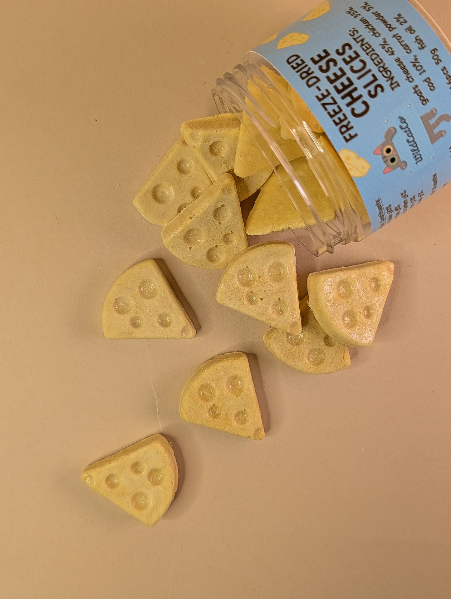 Freeze-dried cheese slices